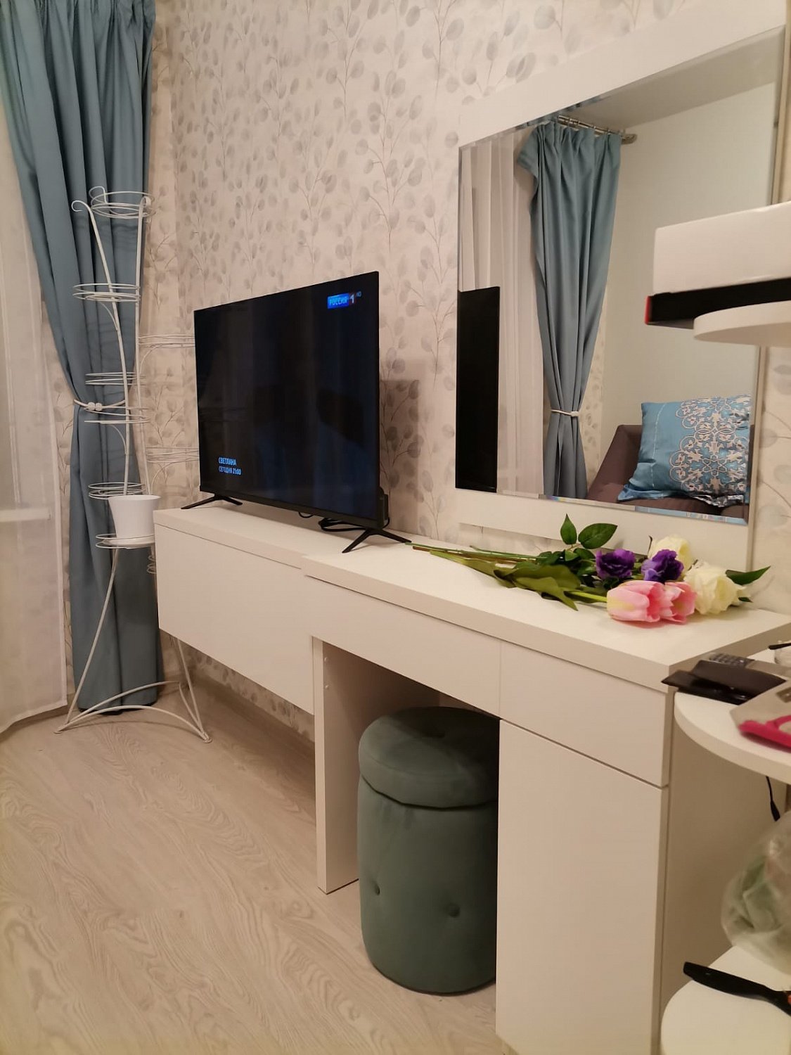 Комплект туалетных столиков